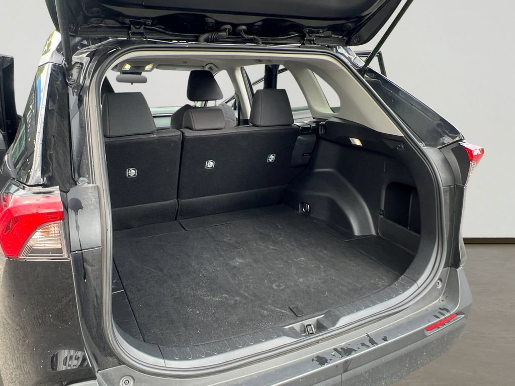 Used 2025 Toyota RAV4 LE AWD/4WD image 29
