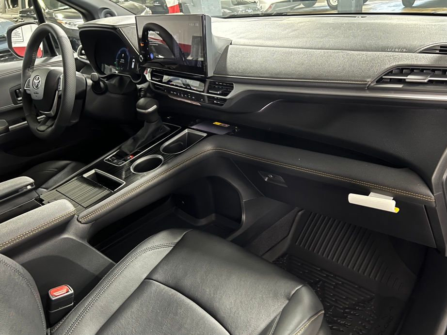 New 2026 Toyota Sienna XLE Woodland Edition AWD/4WD image 21