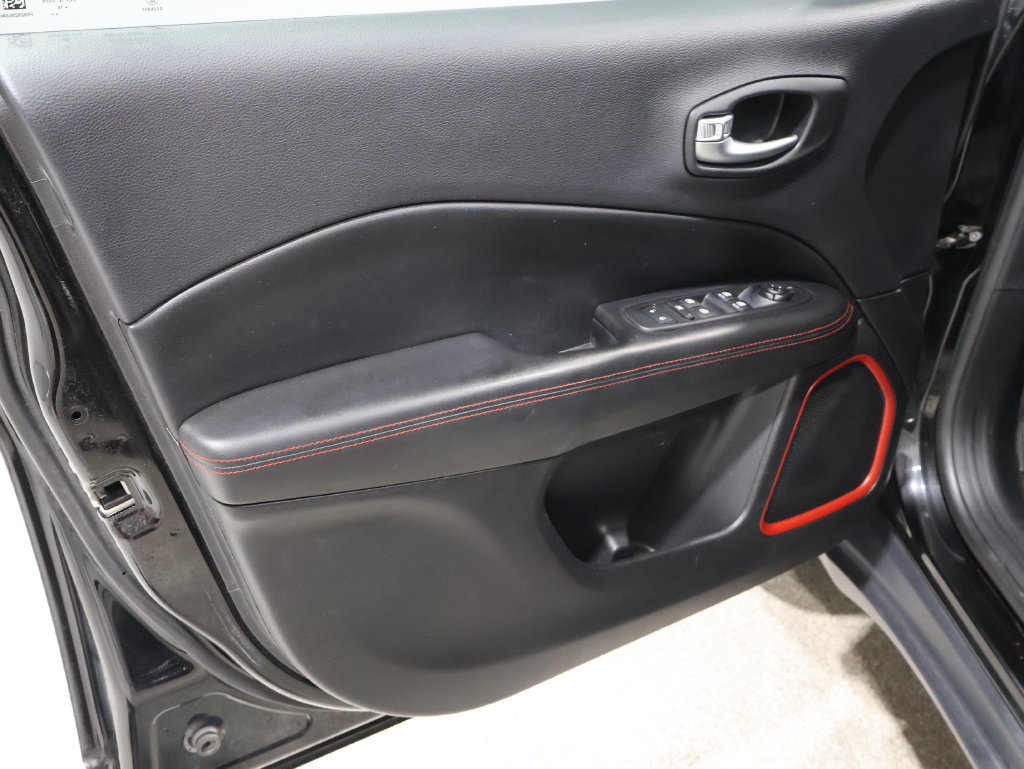 Used 2018 Jeep Compass Trailhawk w/ Cold Weather Group AWD/4WD image 12