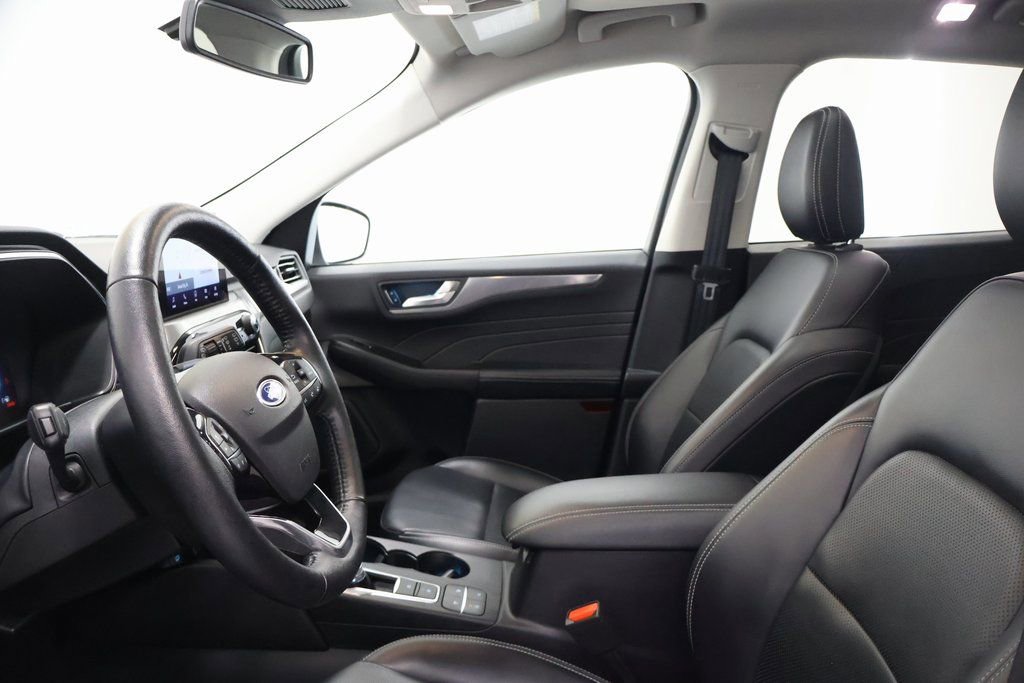 Used 2021 Ford Escape Titanium w/ Class II Trailer Tow Package image 13