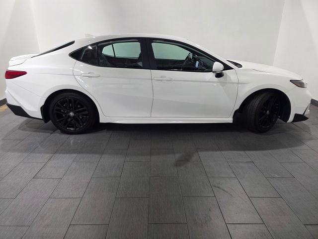 Used 2025 Toyota Camry SE FWD image 7