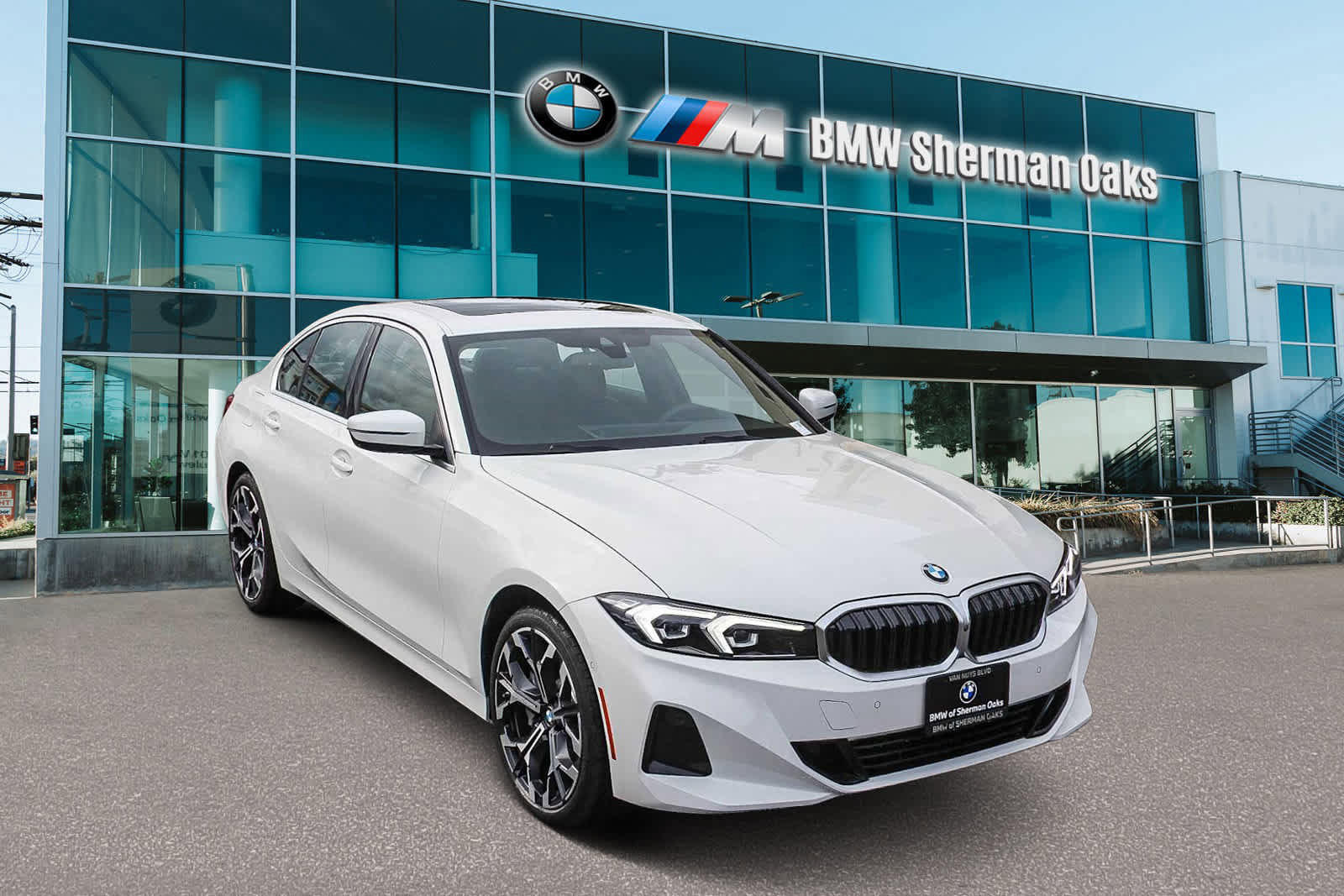 Used 2025 BMW 330i Sedan w/ Convenience Package image 3