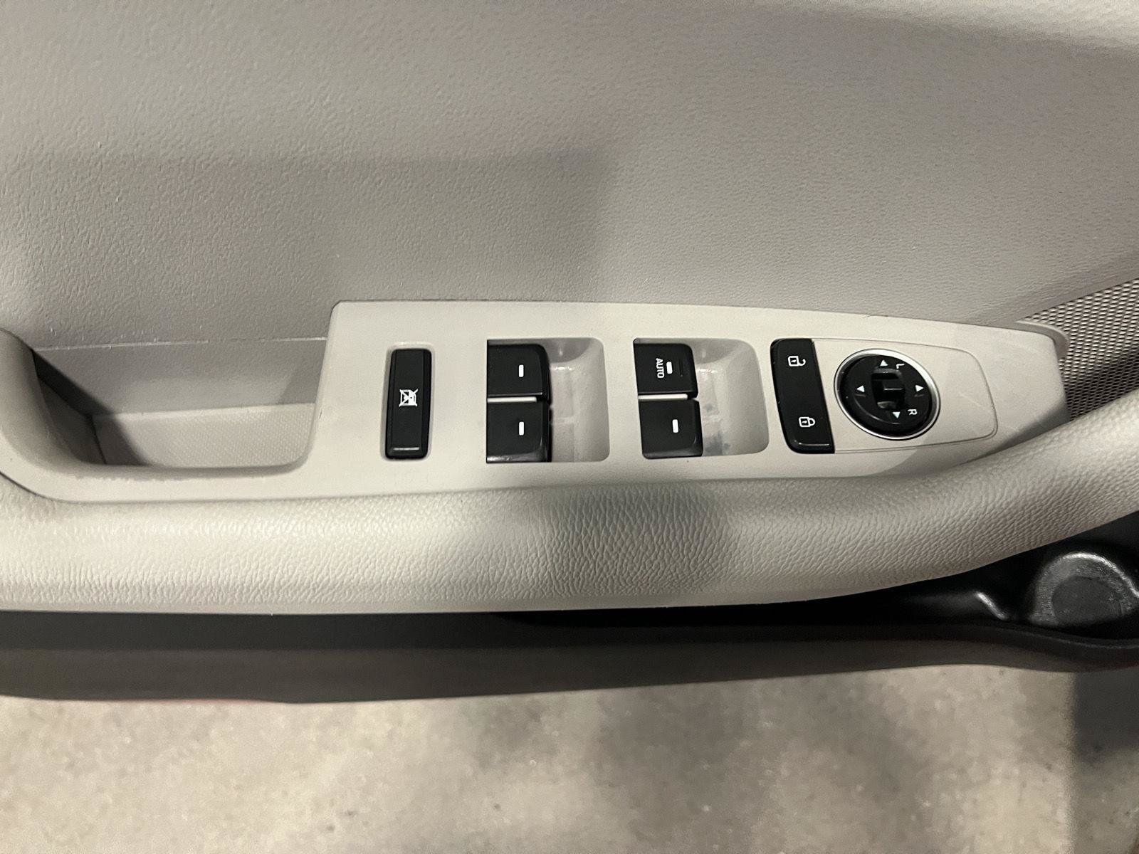 Used 2018 Hyundai Sonata SE FWD image 27