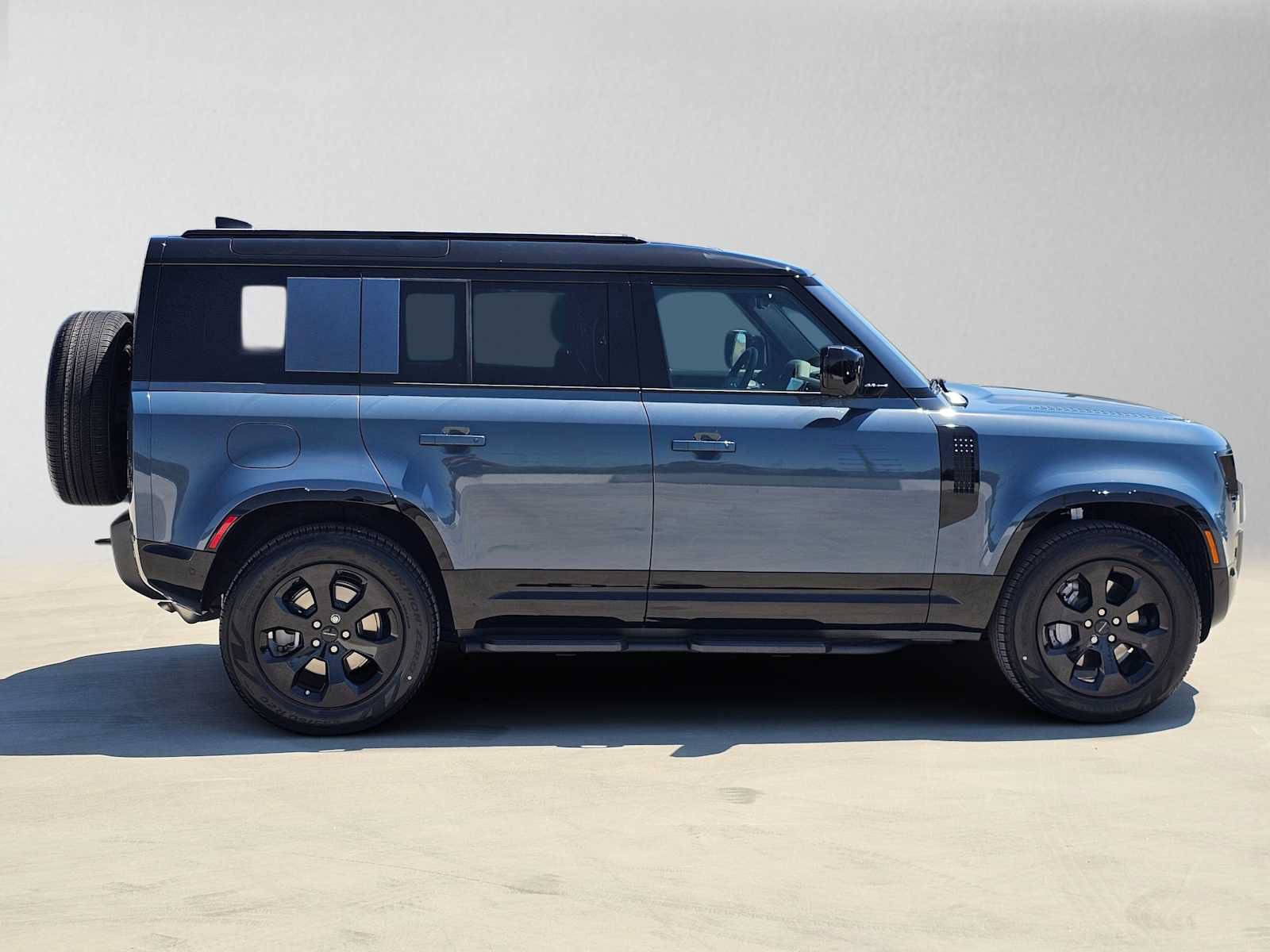New 2026 Land Rover Defender 110 X-Dynamic SE AWD/4WD image 6