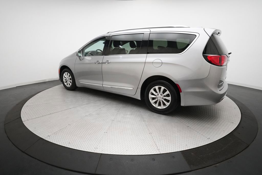 Used 2018 Chrysler Pacifica Touring-L image 34