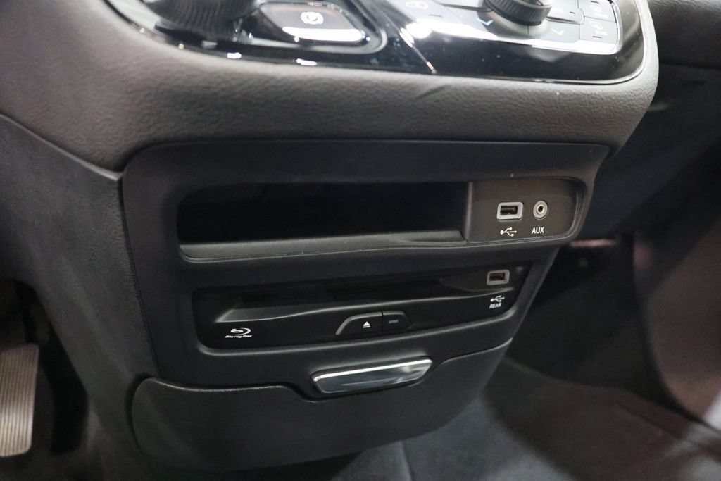 Used 2017 Chrysler Pacifica Limited w/ UConnect Theater Package FWD image 30