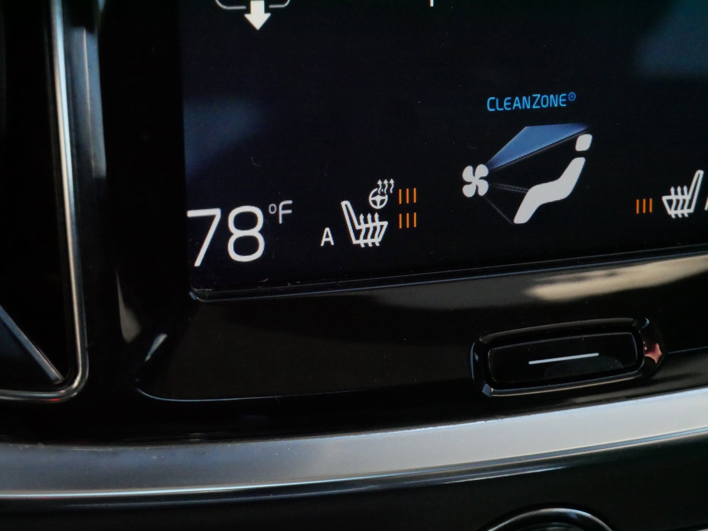 Used 2019 Volvo S60 T6 Momentum w/ Premium Package image 26