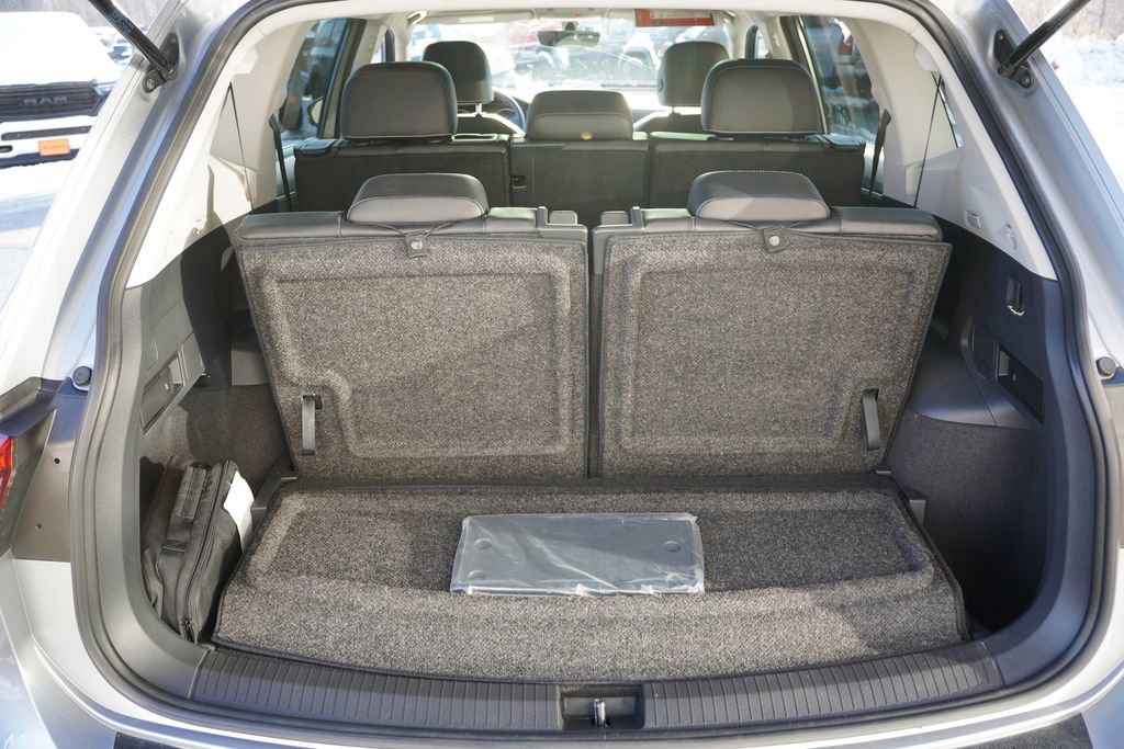 Used 2021 Volkswagen Tiguan SE w/ Panoramic Sunroof Package image 20