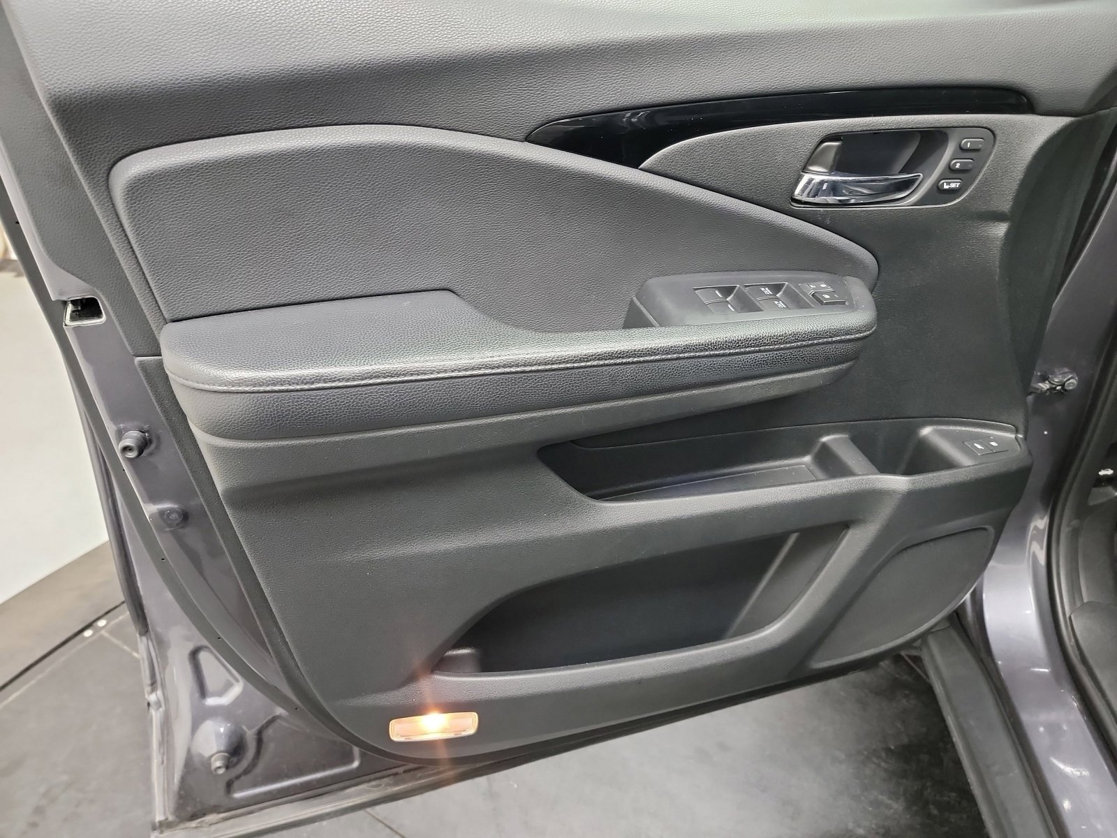 Used 2017 Honda Pilot Elite image 13