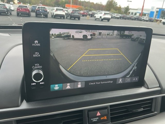 Used 2025 Honda Pilot Touring image 17