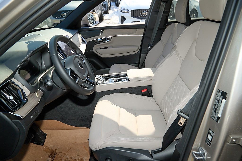 New 2026 Volvo XC90 T8 Plus w/ Protection Package Premier image 14