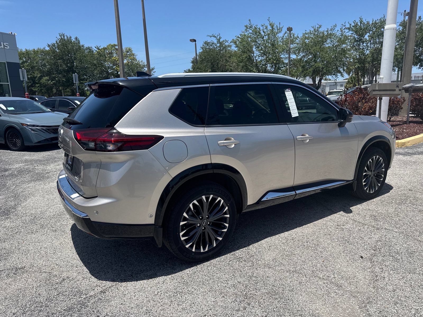 Certified 2024 Nissan Rogue Platinum FWD image 9