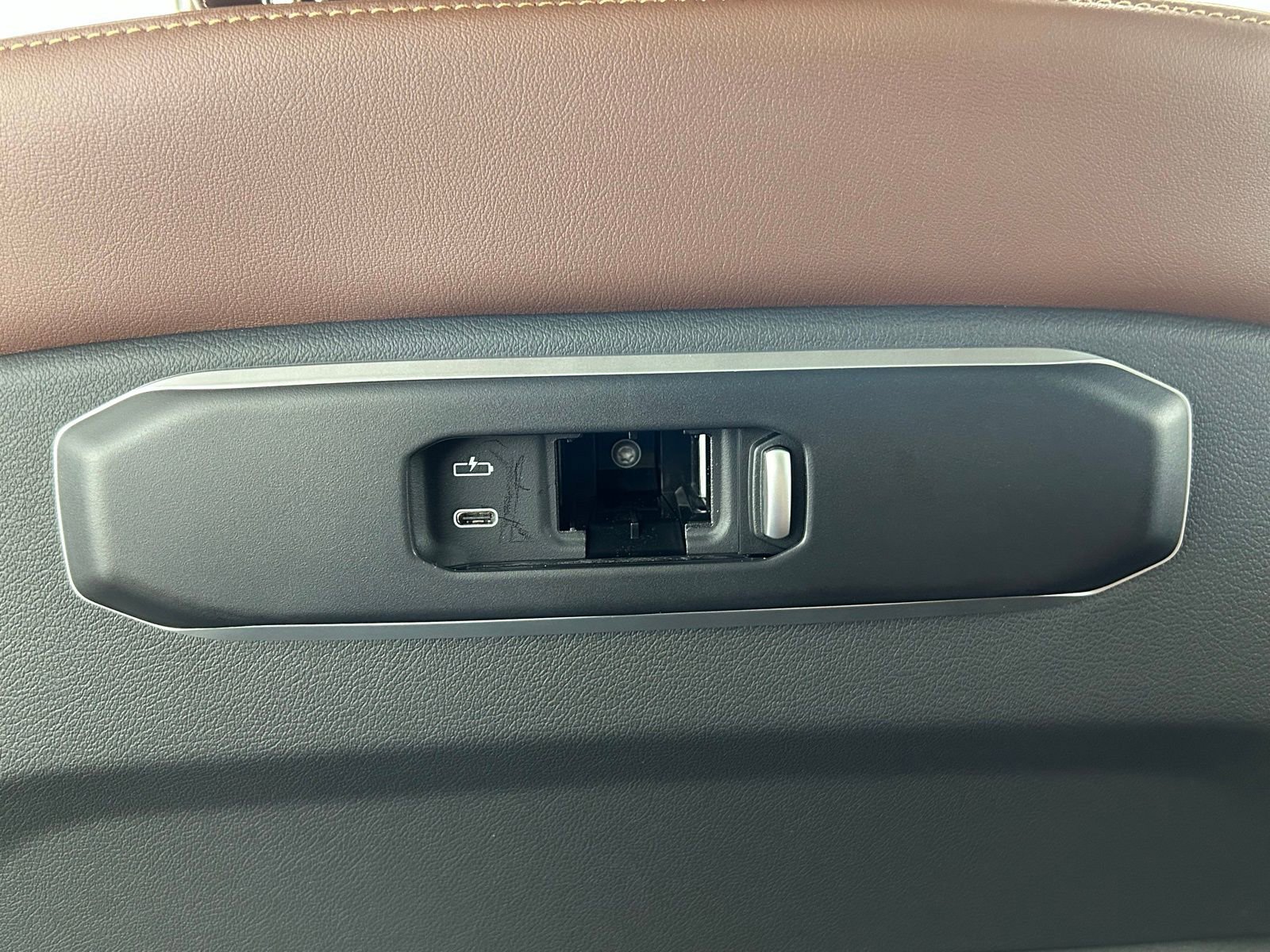 Used 2026 BMW X5 xDrive50e w/ Climate Comfort Package image 36