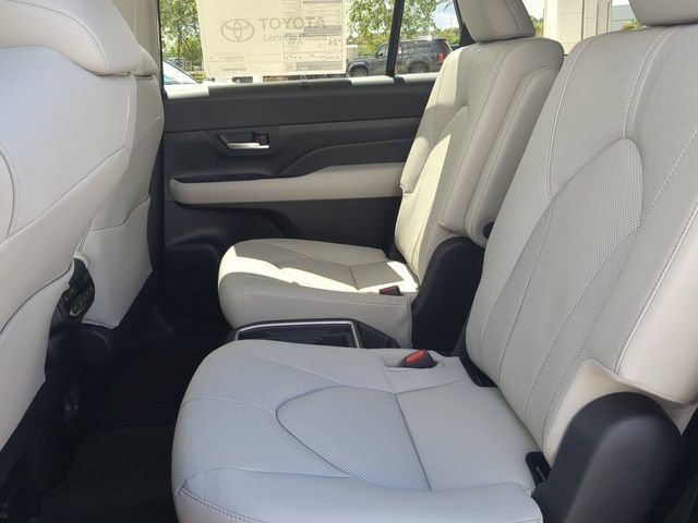 New 2026 Toyota Grand Highlander FWD image 14