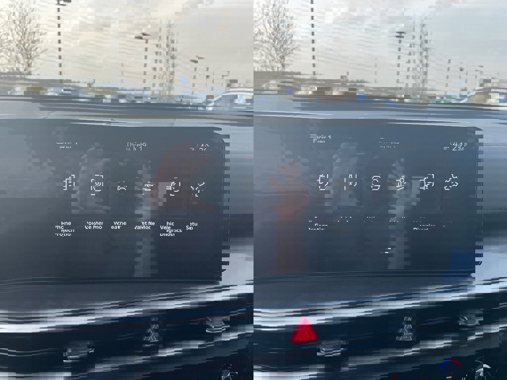 Used 2025 Kia Sorento S image 14