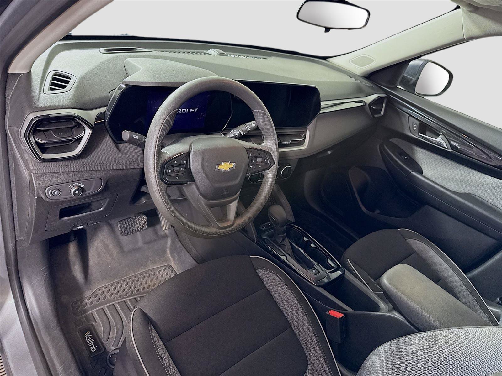 Used 2025 Chevrolet TrailBlazer LS w/ LS Convenience Package FWD image 3