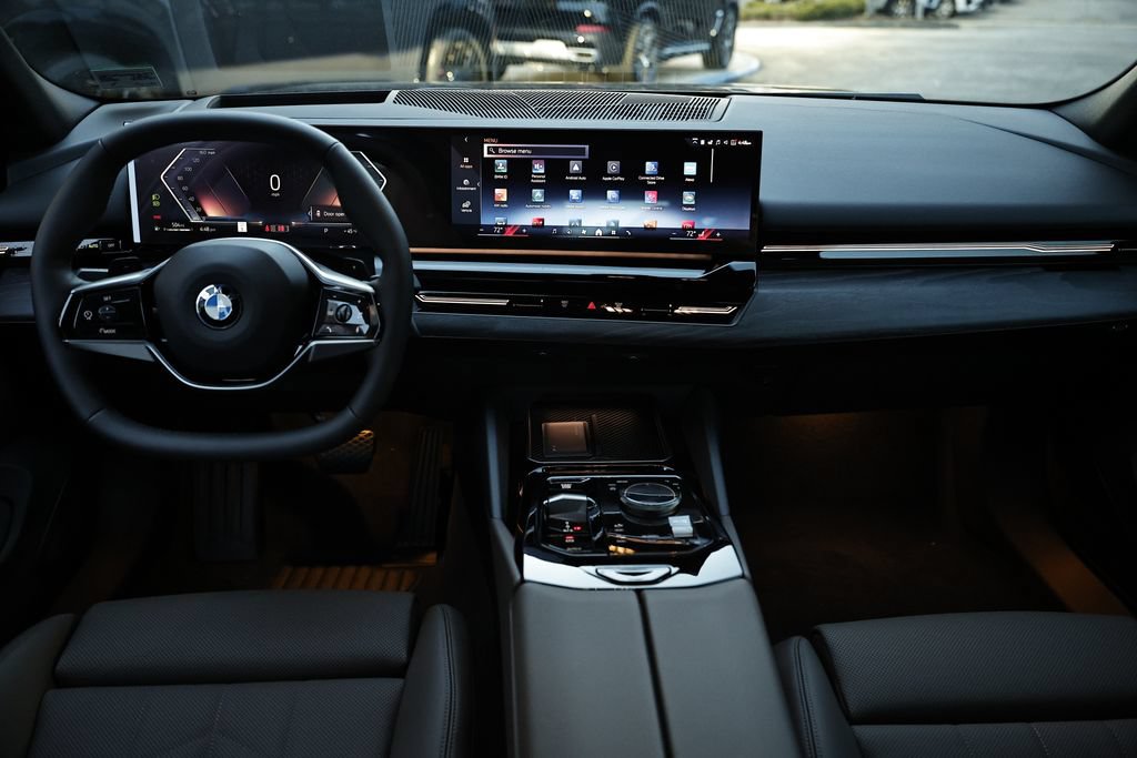 Used 2026 BMW 530i w/ Premium Package RWD image 28