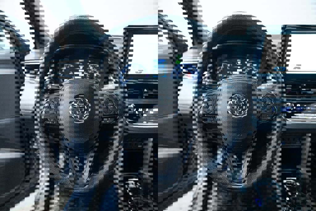 Used 2025 Toyota Corolla Cross AWD Hybrid image 16