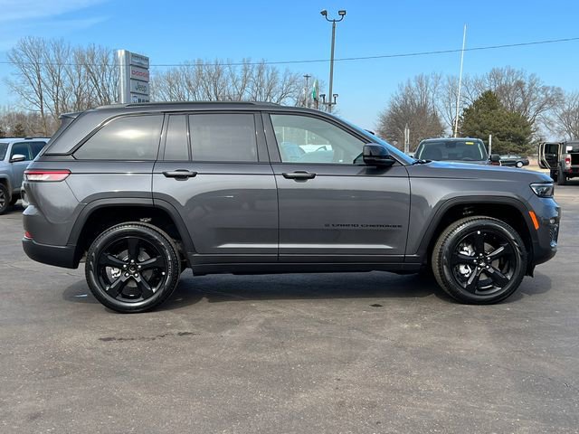 Used 2025 Jeep Grand Cherokee Limited w/ Black Appearance Package image 49