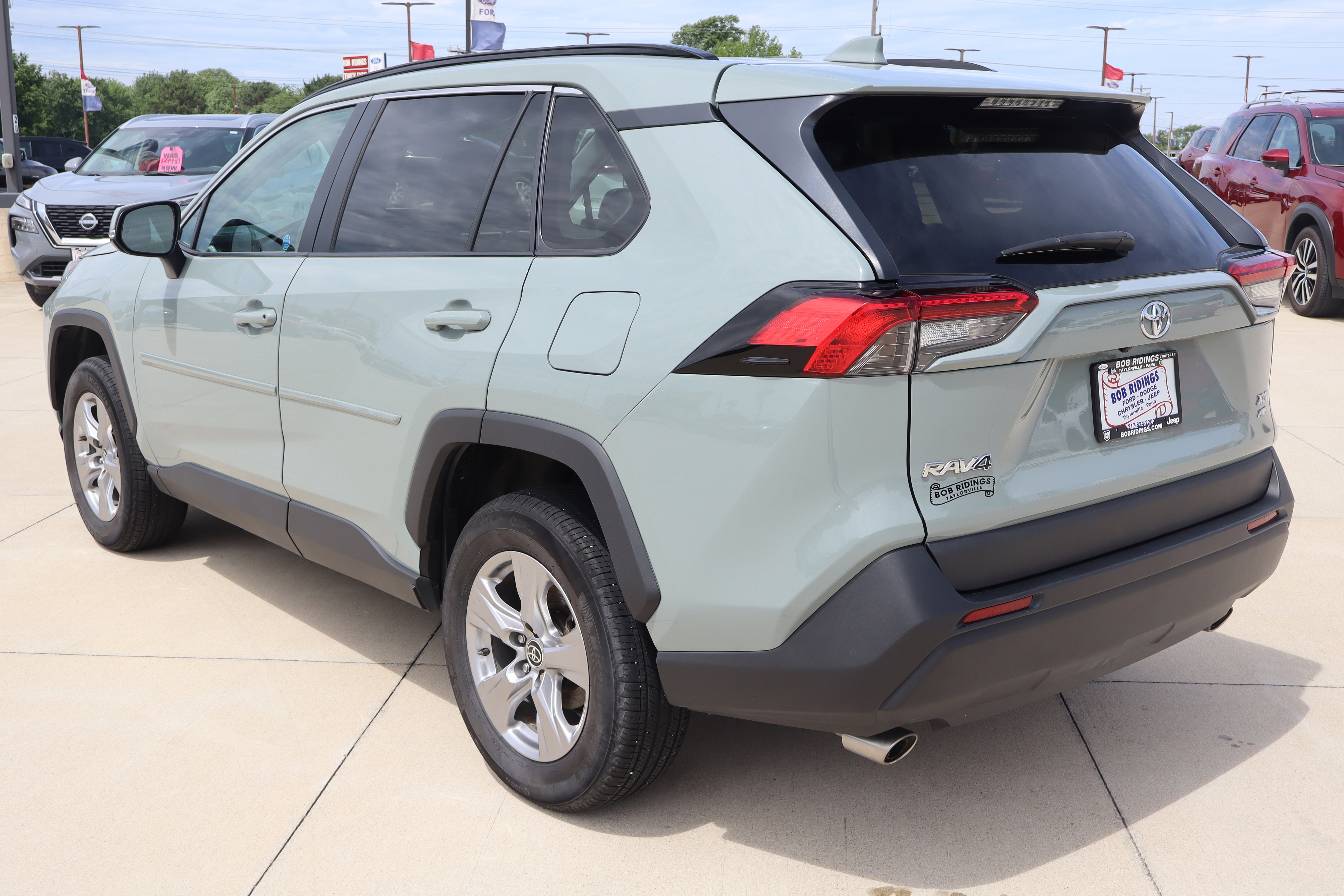Used 2022 Toyota RAV4 XLE AWD/4WD image 8