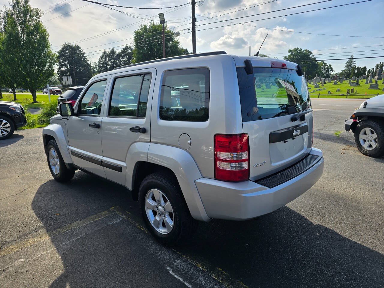 Used 2012 Jeep Liberty Sport AWD/4WD image 5