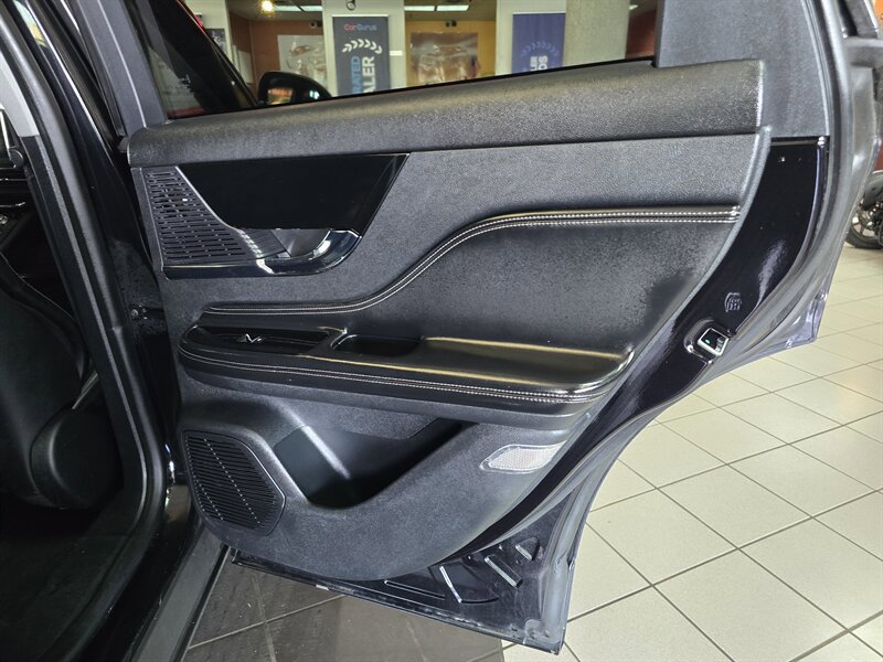 Used 2021 Lincoln Corsair AWD w/ Premium Package image 16