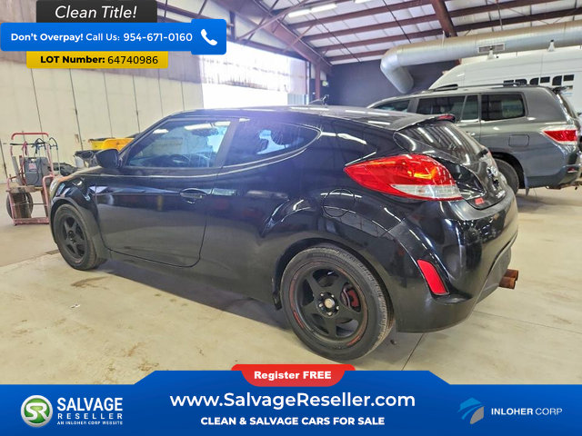 Used 2013 Hyundai Veloster FWD image 3