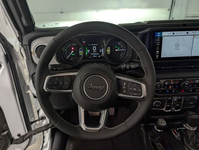 Used 2025 Jeep Wrangler Unlimited Sahara w/ Safety Group AWD/4WD image 15