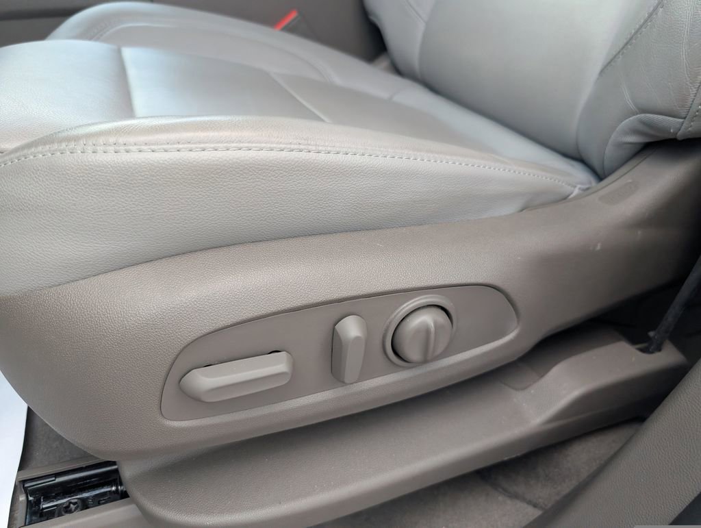 Used 2021 Chevrolet Traverse LT w/ LPO, Floor Liner Package image 10