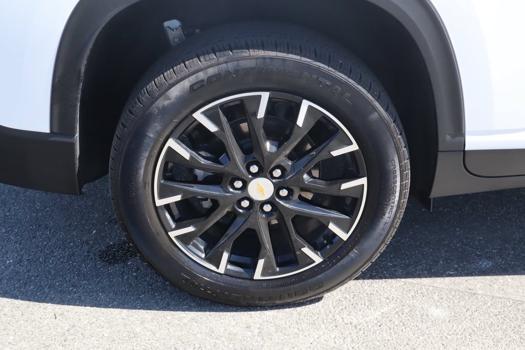 Used 2025 Chevrolet Traverse LT w/ Sun and Wheel Package FWD image 11