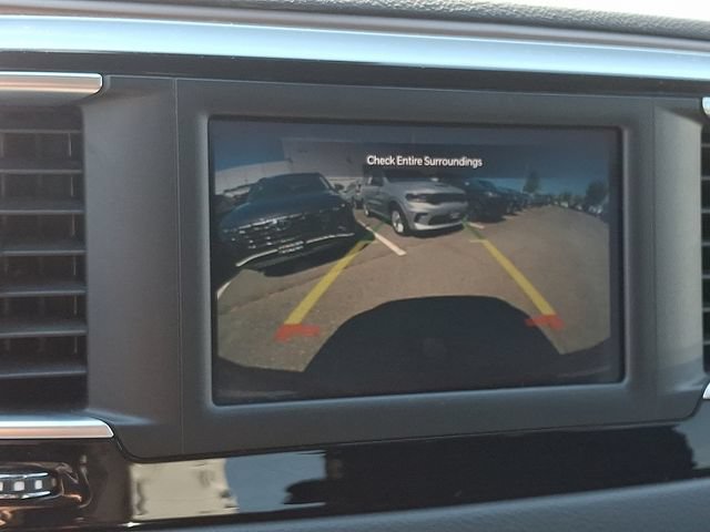 Used 2023 Chrysler Voyager LX FWD image 17