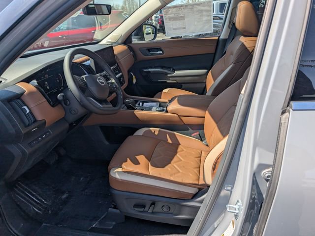 New 2026 Nissan Pathfinder Platinum image 14