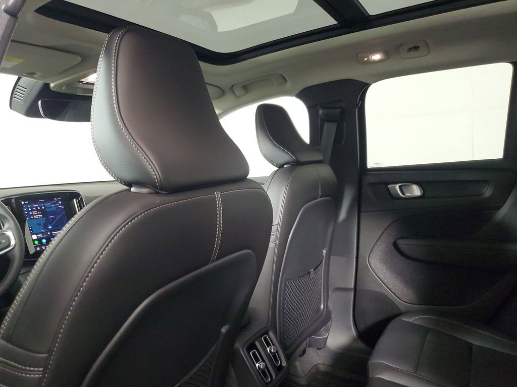 Certified 2026 Volvo XC40 B4 Plus w/ Climate Package image 16