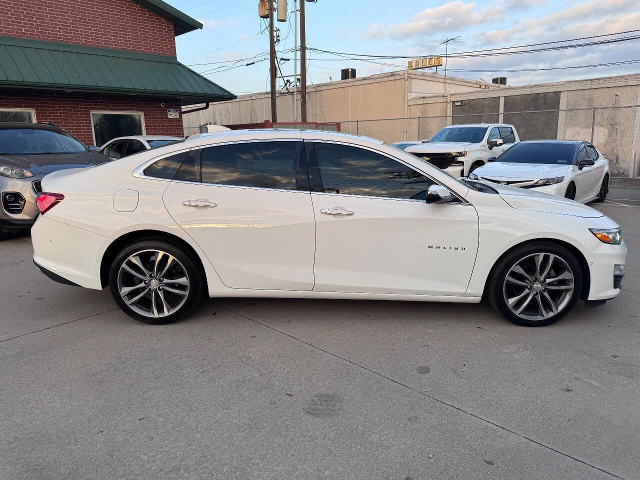 Used 2019 Chevrolet Malibu Premier w/ Sun and Wheel Package image 5