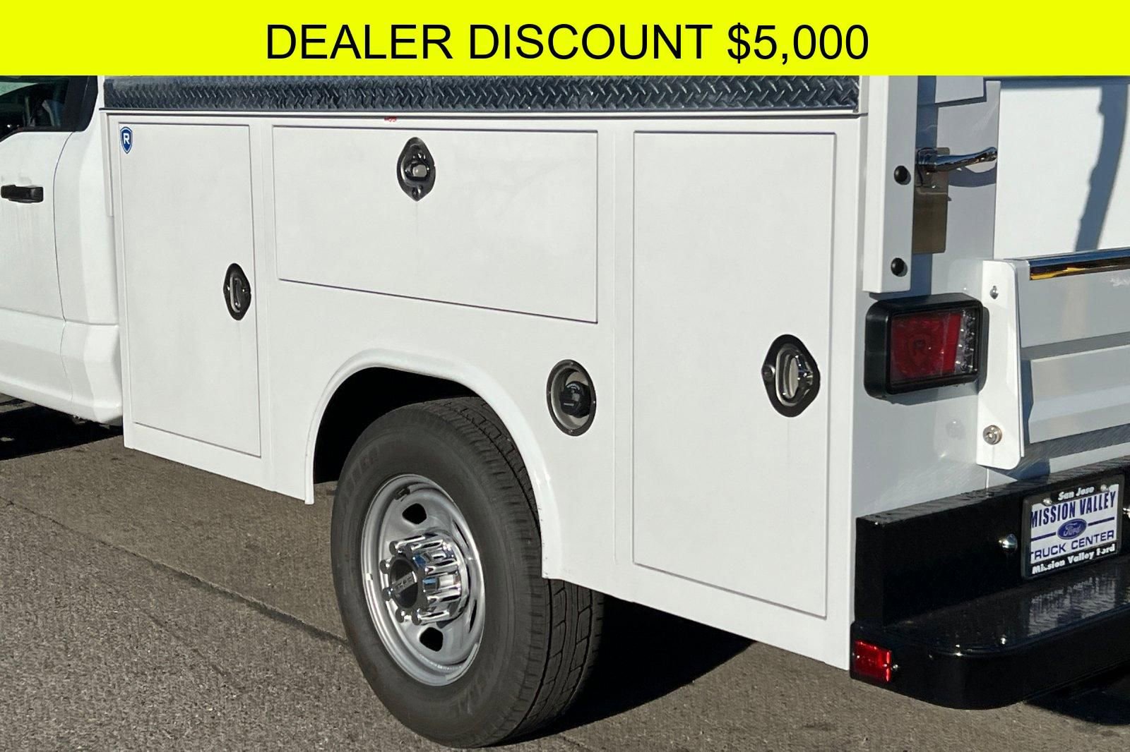 New 2025 Ford F350 XL w/ XL Chrome Package RWD image 24