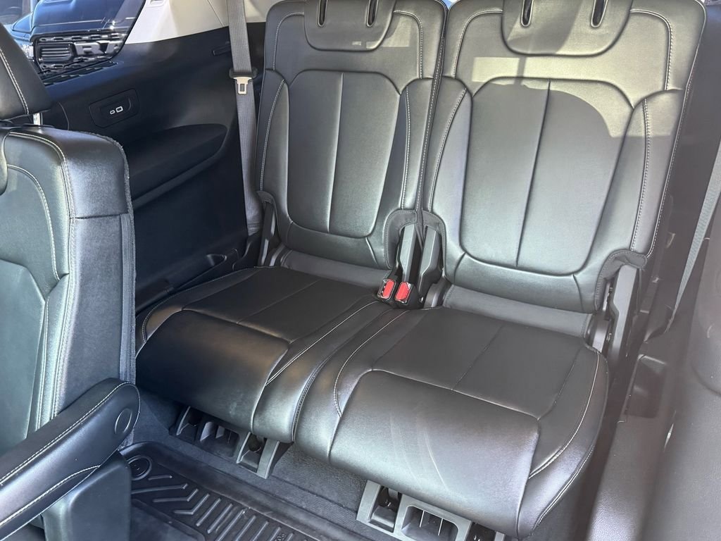 Used 2023 Jeep Grand Cherokee L Limited w/ Black Appearance Package RWD image 14