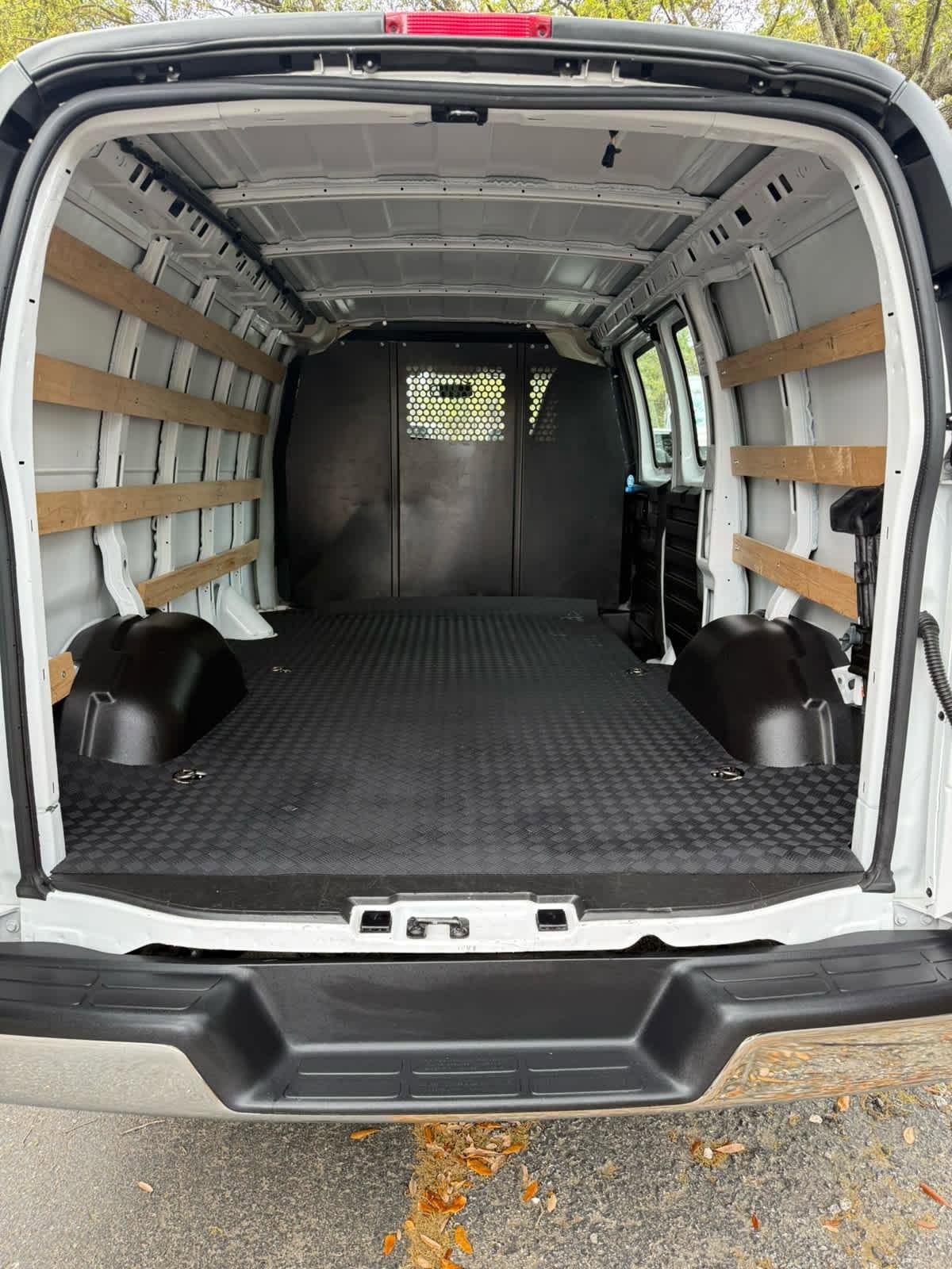 Used 2024 GMC Savana 2500 w/ Driver Convenience Package RWD image 10