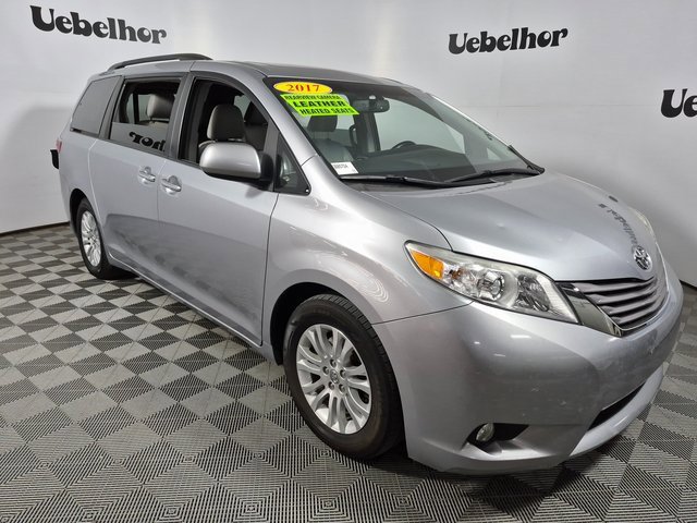 Used 2017 Toyota Sienna XLE image 1