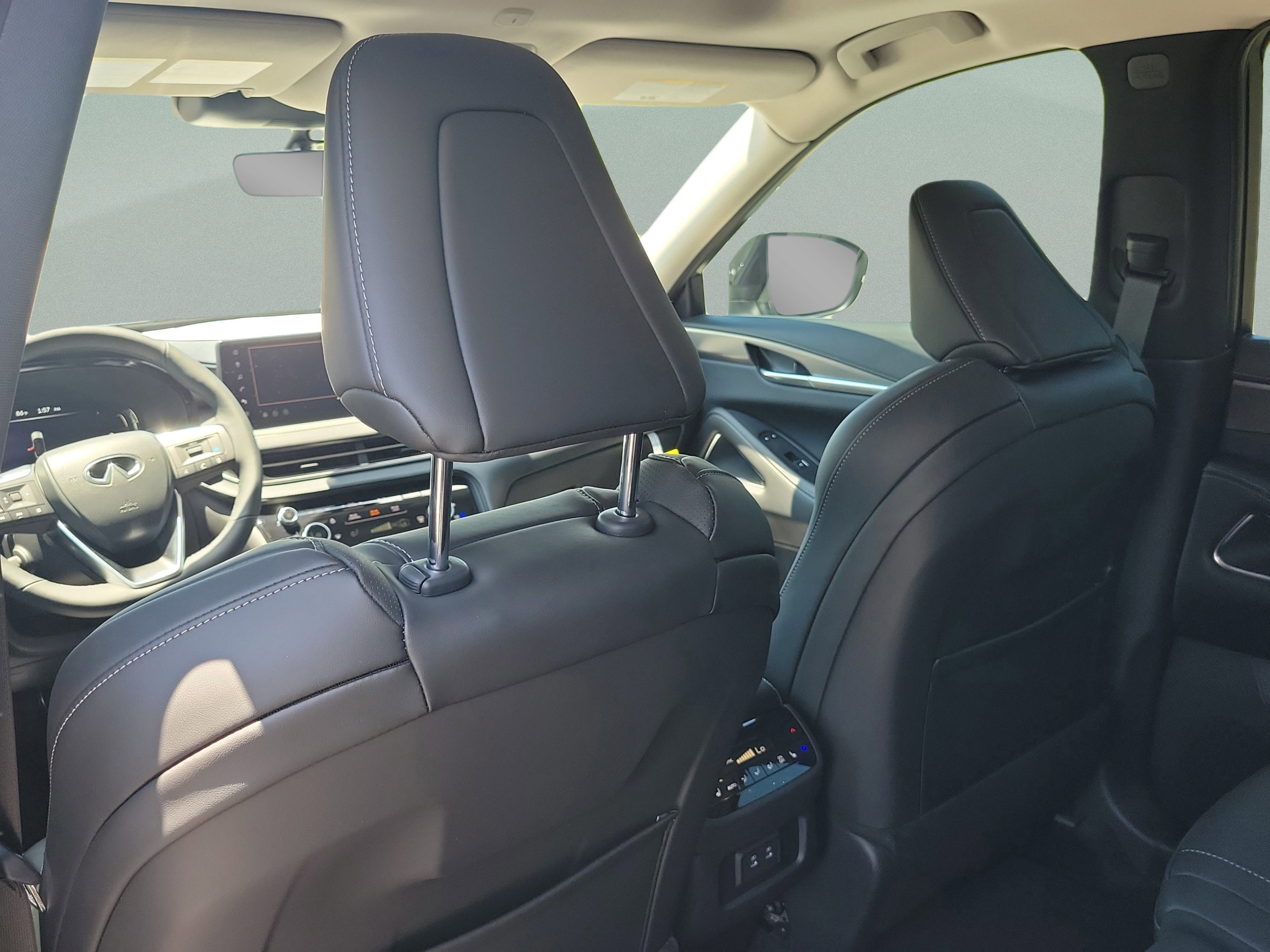 New 2026 INFINITI QX60 Luxe w/ Cargo Package FWD image 7