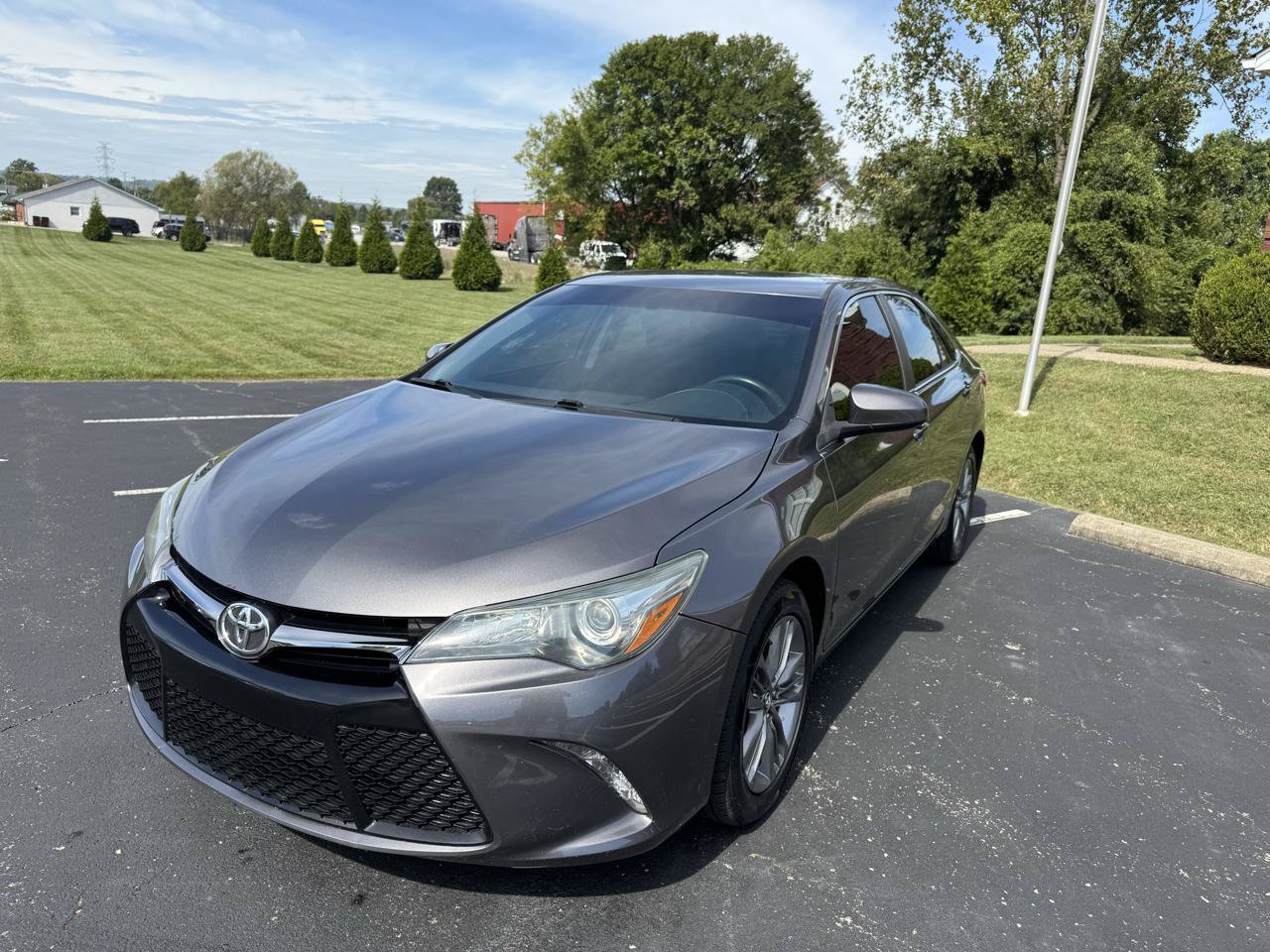 Used 2017 Toyota Camry SE FWD image 2