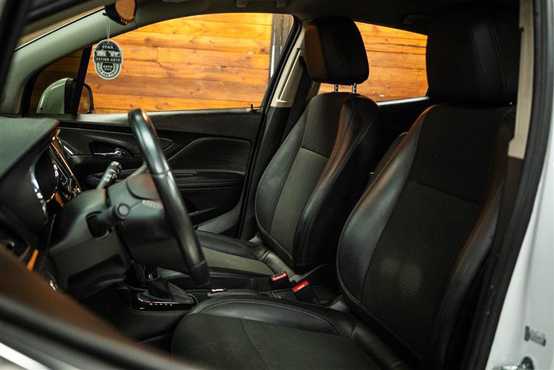 Used 2022 Buick Encore Preferred w/ Safety Package FWD image 9