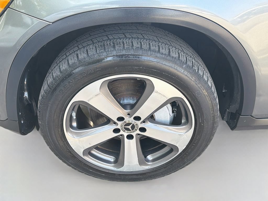 Used 2018 Mercedes-Benz GLC 300 4MATIC w/ Premium Package image 38