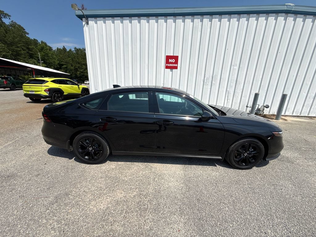 Used 2025 Honda Accord SE image 9