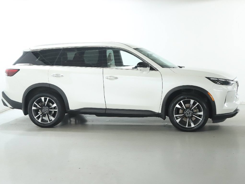 Used 2023 INFINITI QX60 Luxe w/ Performance Audio Package AWD/4WD image 3