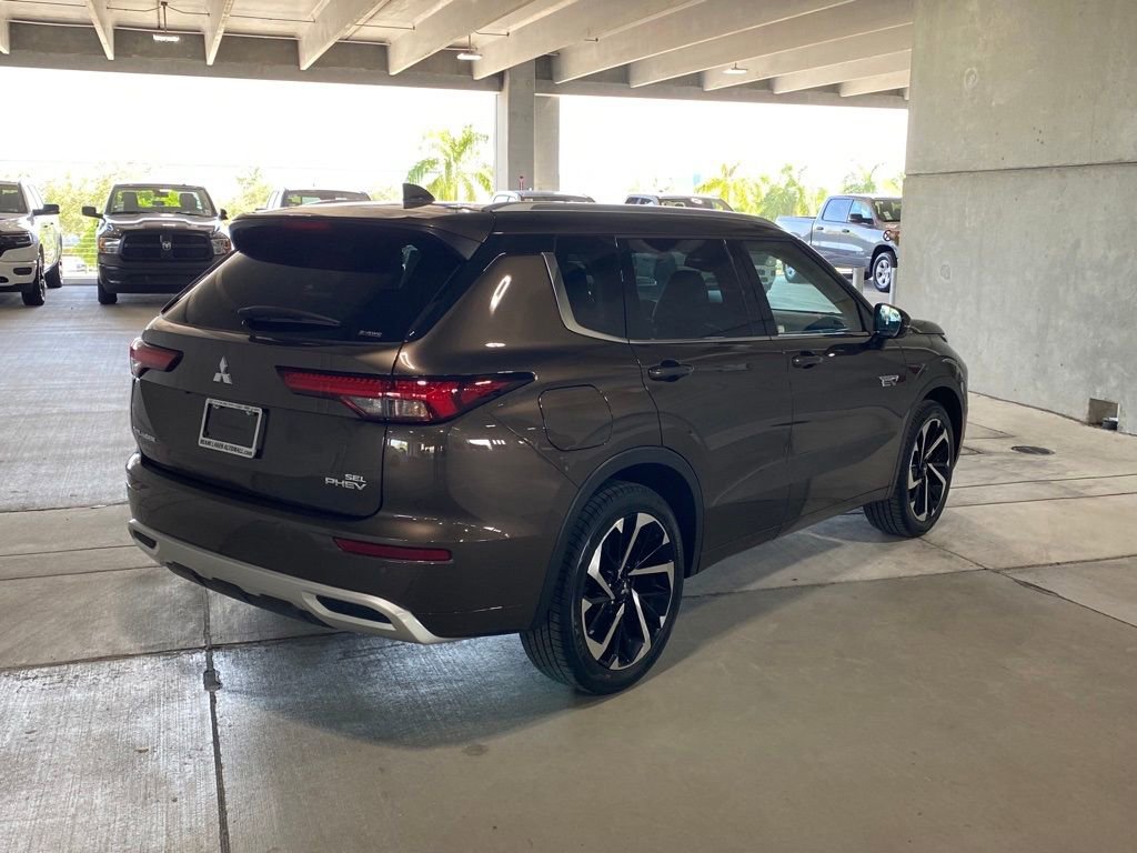 New 2023 Mitsubishi Outlander SEL image 3