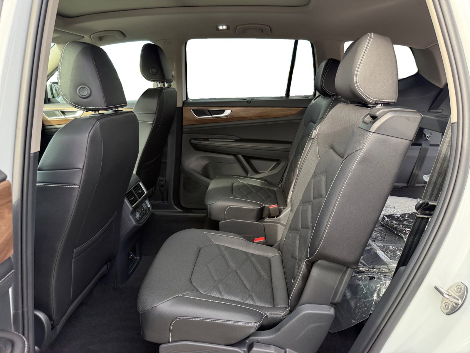 New 2026 Volkswagen Atlas SE image 16