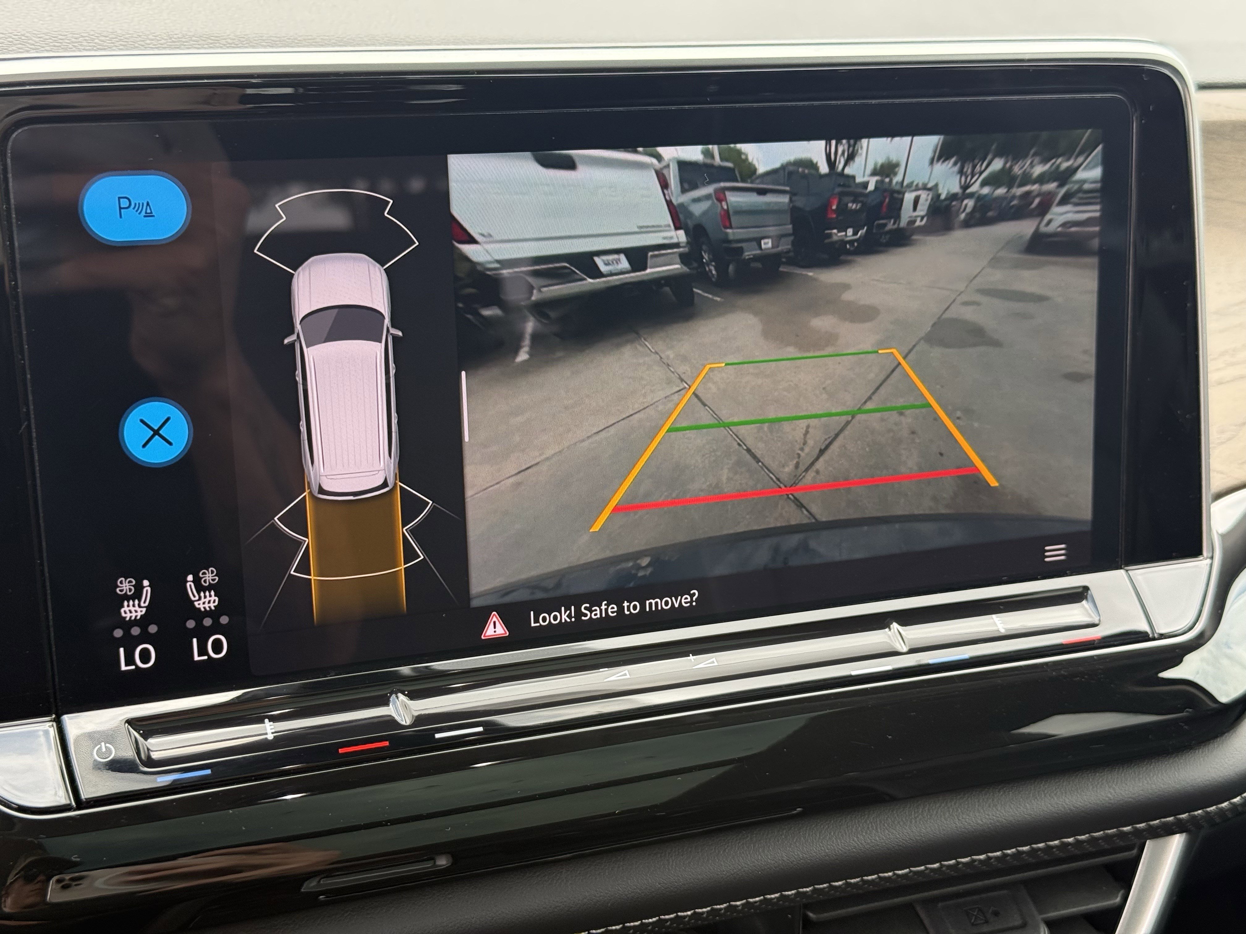 Used 2025 Volkswagen Atlas SE image 21
