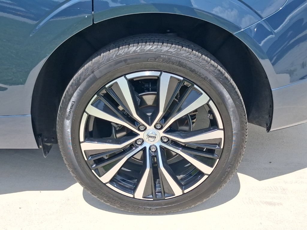 Certified 2024 Volvo XC60 B5 Plus AWD/4WD image 4