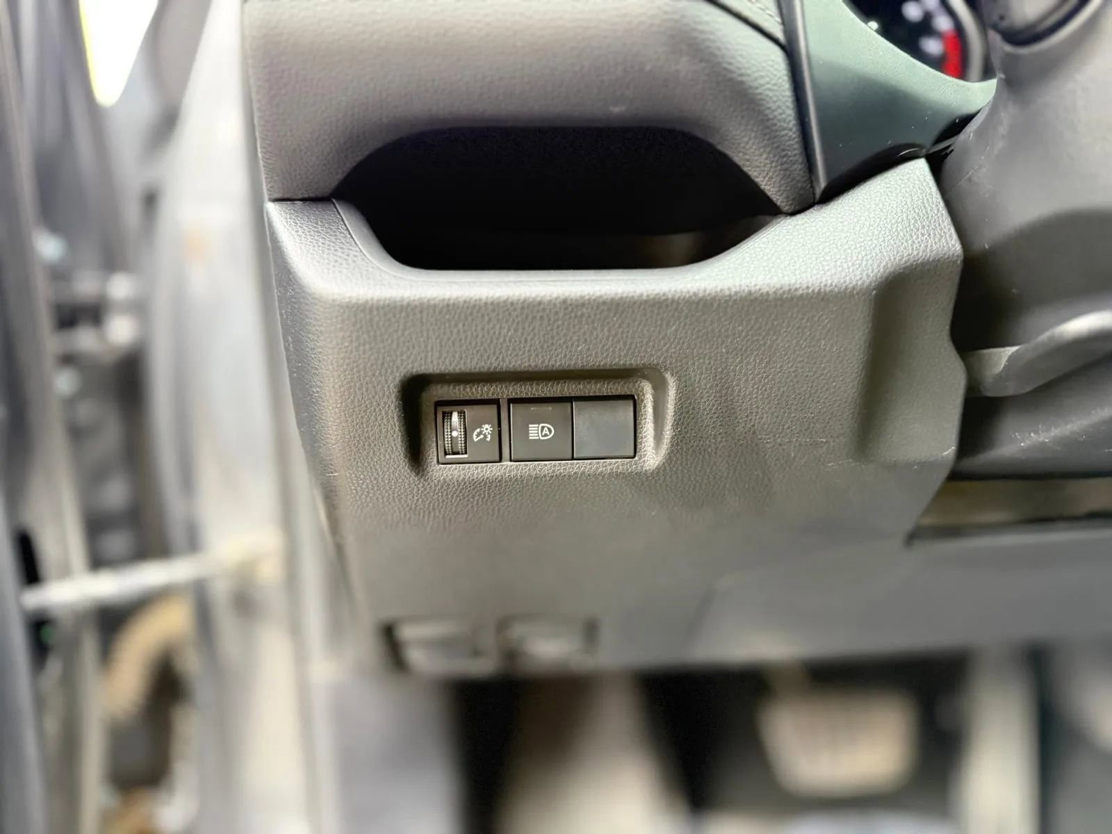 Used 2019 Toyota RAV4 LE w/ All Weather Liner Package AWD/4WD image 29
