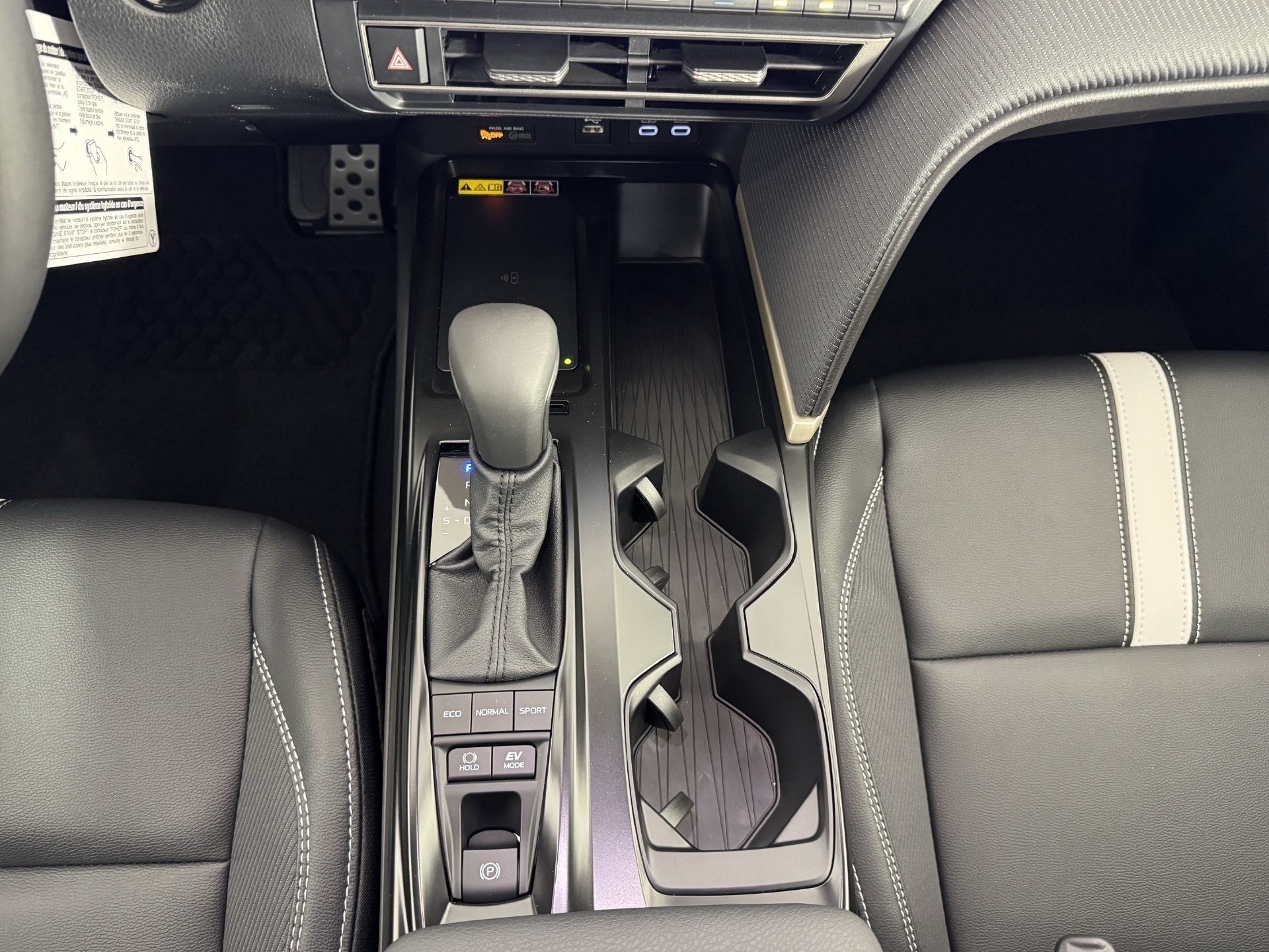 New 2026 Toyota Camry Hybrid FWD image 9
